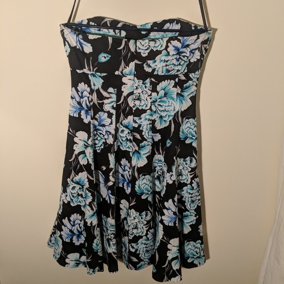 [WHBM] Floral Fit Flare Strapless Dress - Picture 4 of 7